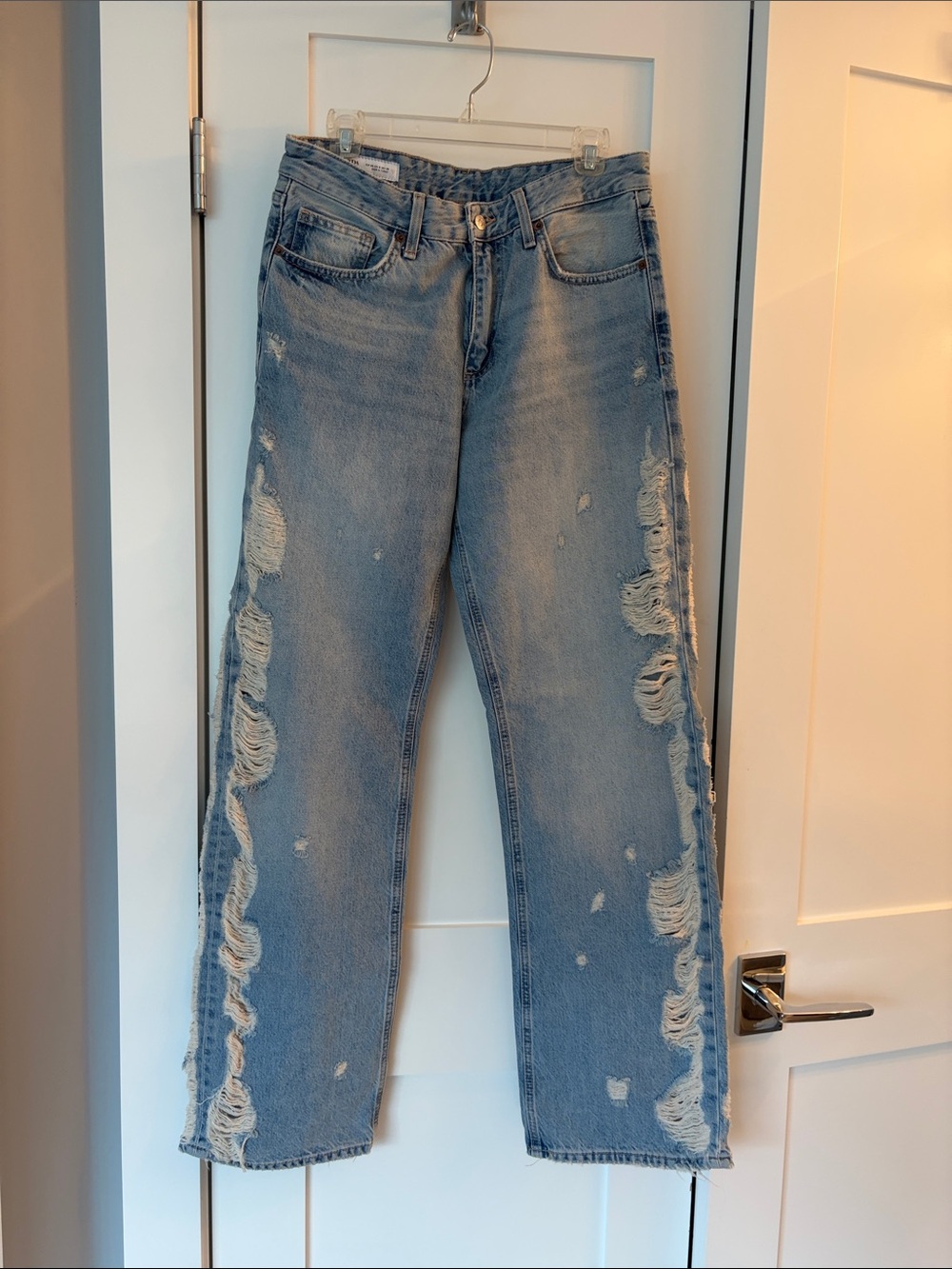 Zara TRF Mid-Rise Wide-Leg Ripped Jeans; heavy wavy shredding; NWOT; size 8